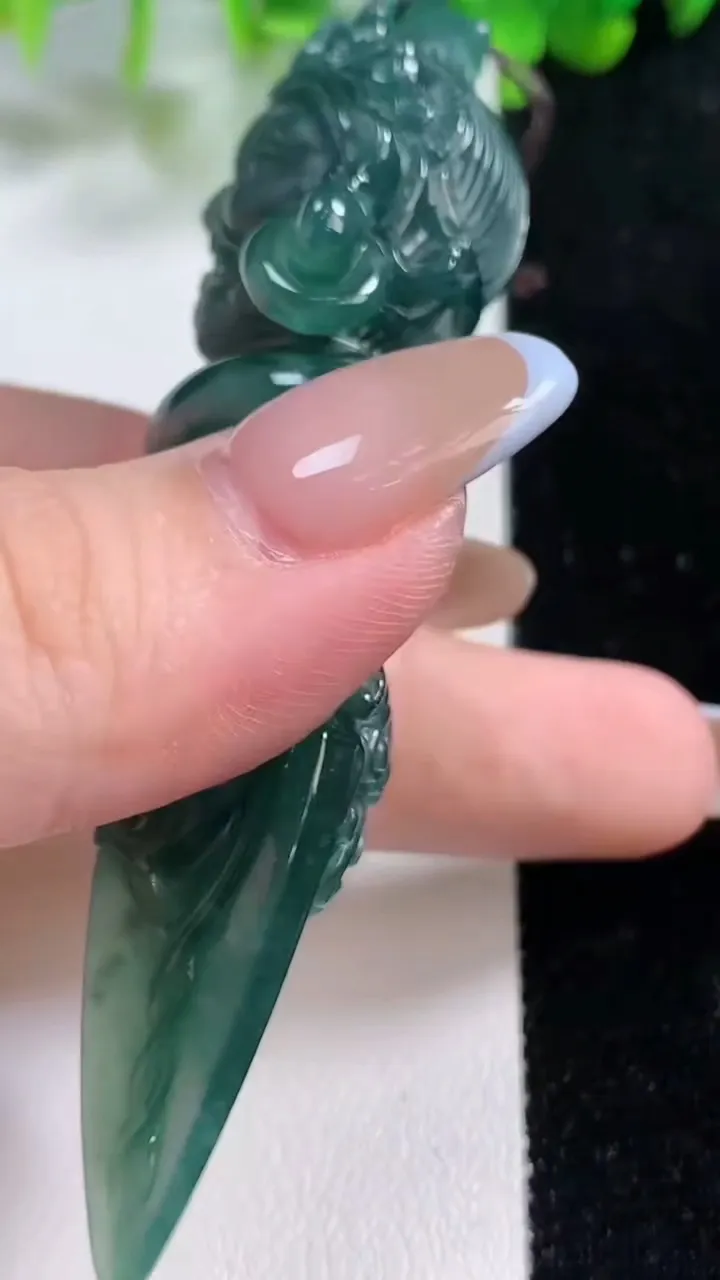 天然A货翡翠蓝水降魔杵 金刚杵吊坠，尺寸85.8-23.3-16.5，重量:43.93g
11月6日