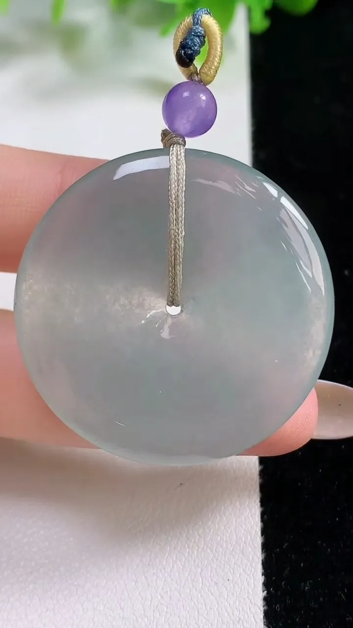 天然A货翡翠平安扣吊坠，尺寸37.5-5.2，重量:16.34g
11月6日