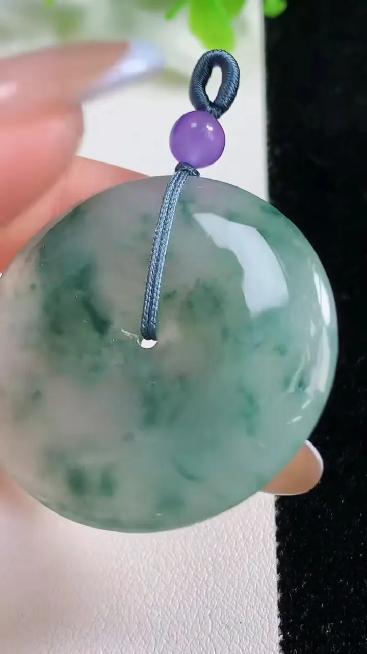 天然A货翡翠冰种飘花平安扣吊坠，尺寸39.2-5.3，重量18.29g
11月6日