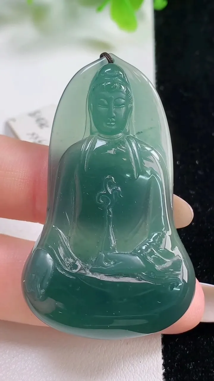天然A货翡翠冰种蓝水素衣观音菩萨吊坠，尺寸53.3-32.3-5.7，重量:16.70g
11月6日
