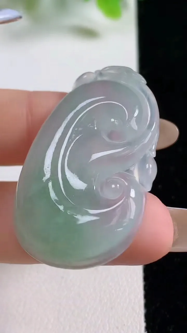 天然A货翡翠如意吊坠，尺寸40.8-24.8-5.1，重量:9.94g
11月6日