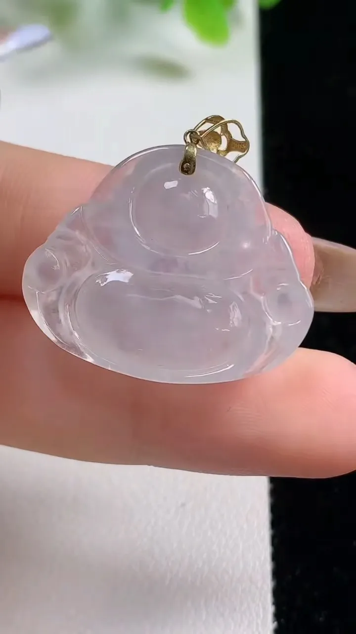 天然A货翡翠种白冰佛公吊坠，尺寸23-28-5.5，重量:5.22g
11月6日