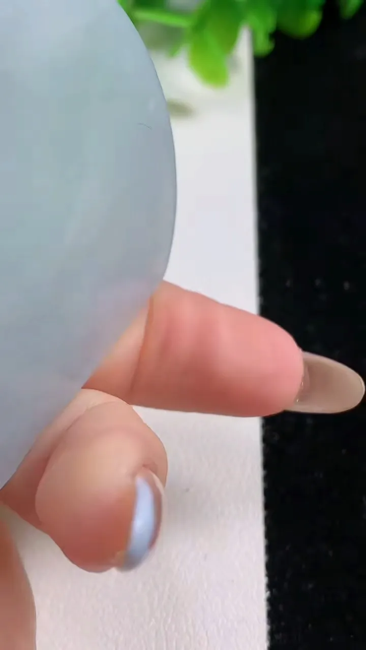 天然A货翡翠关公吊坠，尺寸58.5-50-6.2，重量:38.15g
11月6日