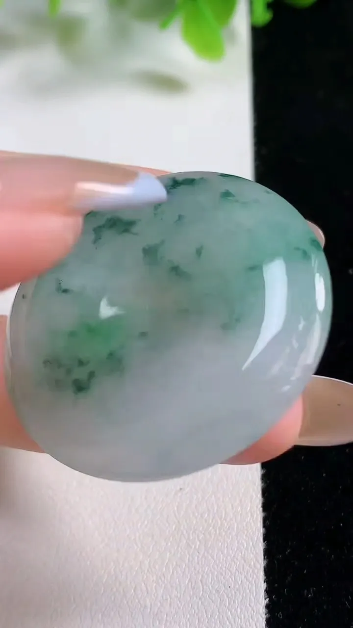 天然A货翡翠冰种飘花平安扣吊坠，尺寸37.6-6，重量18.26g
11月6日