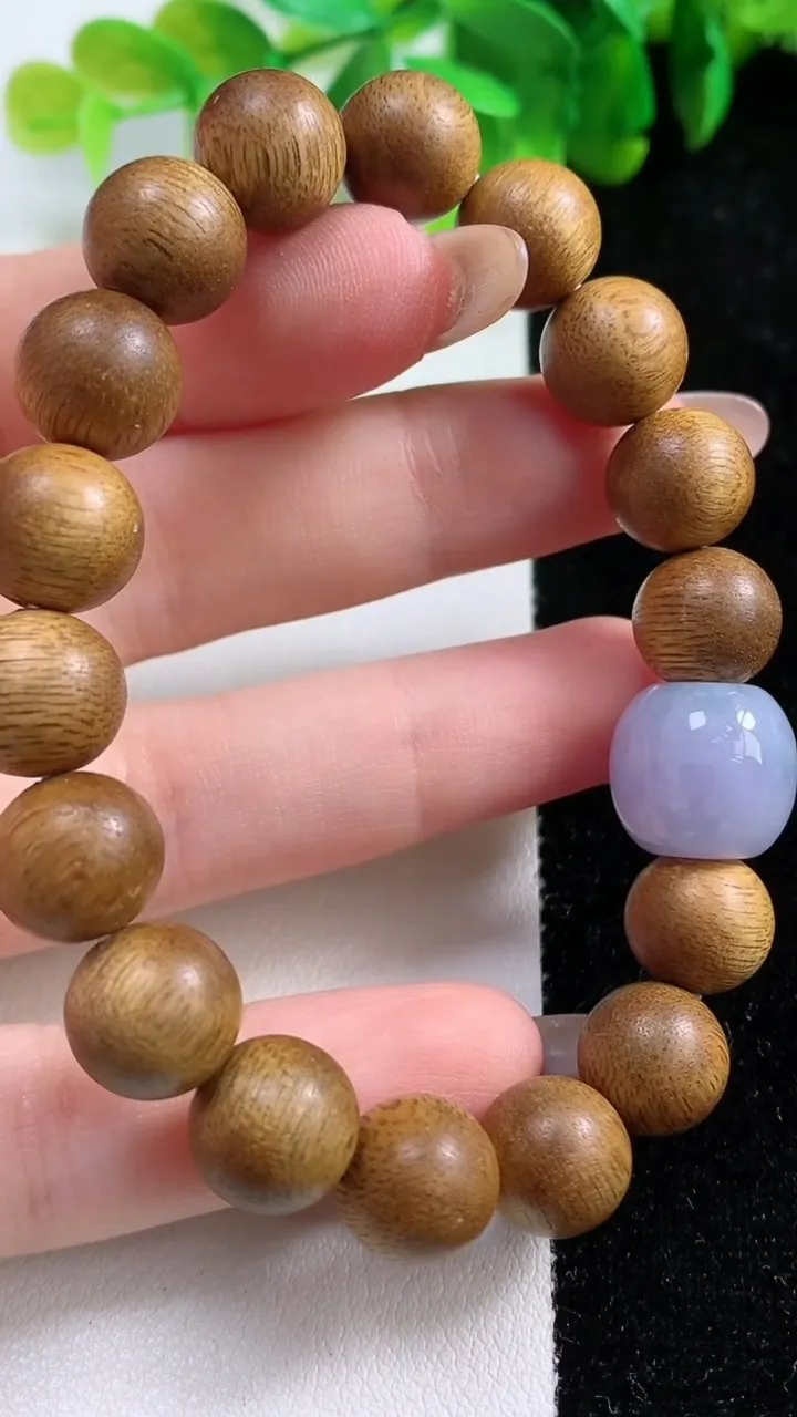 天然A货翡翠种紫罗兰路路通檀香手串，尺寸13.4-12.4，重量:9.37g11月6日
工厂直销收藏佳品,种好水足，色泽均匀，有种有色，上手高大气！