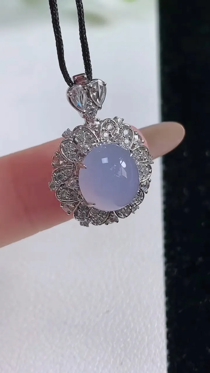 天然A货翡翠种紫罗兰蛋面吊坠，尺寸23-16-11裸石9.7-8.8，重量:4.19g
11月6日