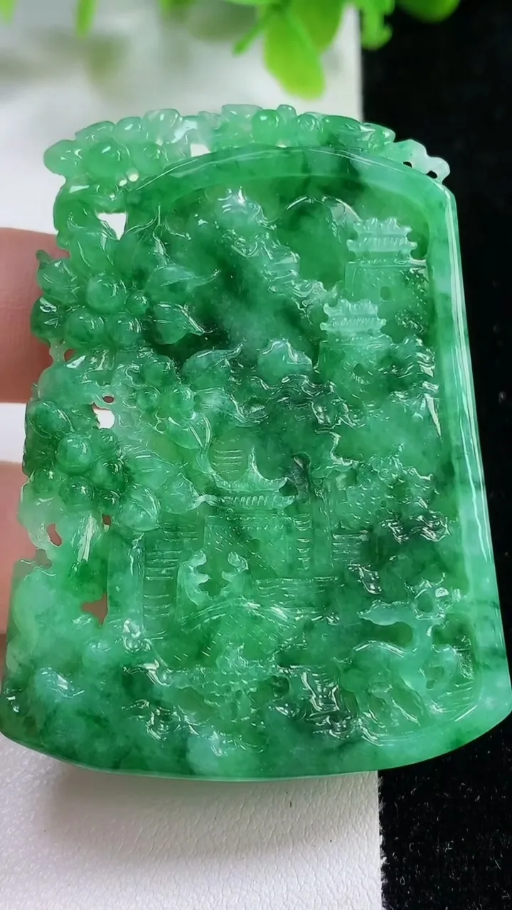 天然A货翡翠山水牌吊坠，尺寸57.6-43.2-5，重量:27.52g
11月6日