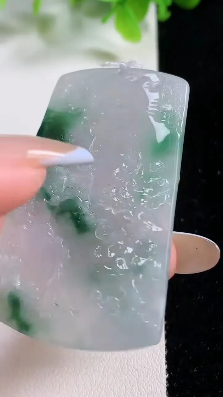 天然A货翡翠山水牌吊坠，尺寸54.8-33.8-4.，重量:23.10g
11月6日