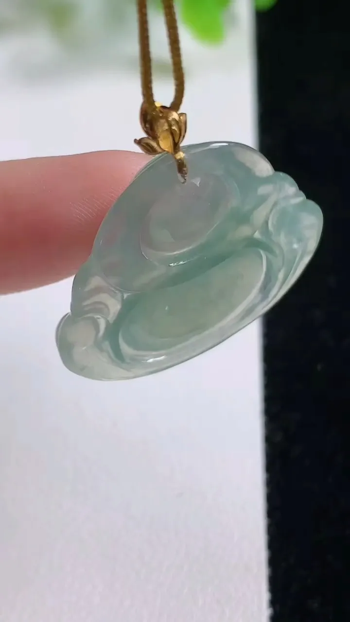 天然A货翡翠佛公吊坠，尺寸24.8-29.2-4.5，重量:4.69g
11月6日