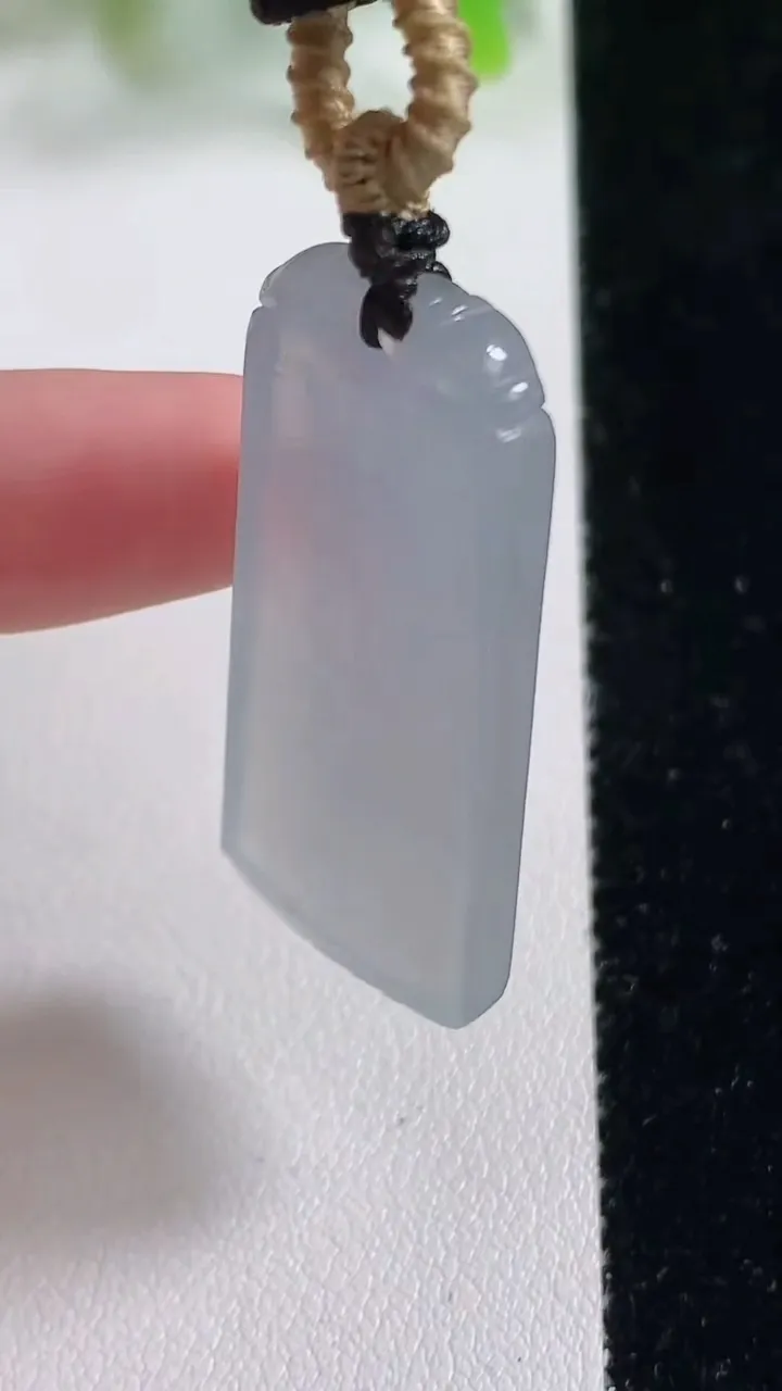 天然A货翡翠仿古龙牌吊坠，尺寸39-17.3-4.8，重量:11.39g
11月6日