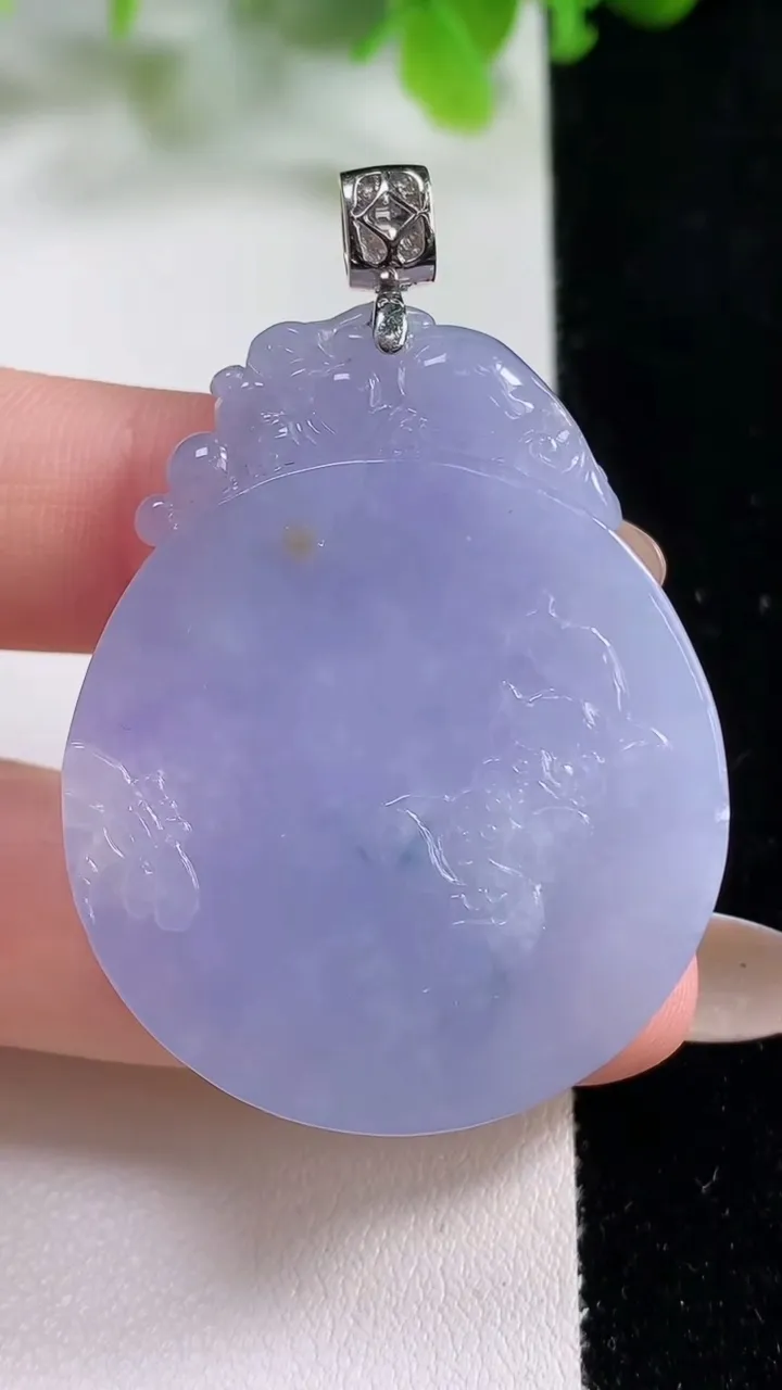 天然A货翡翠种紫罗兰花开富贵 无事牌吊坠，尺寸43-34.8-6.9，重量:23.15g
11月6日