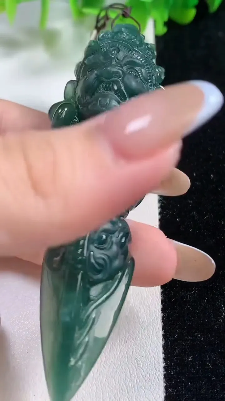 天然A货翡翠蓝水降魔杵 金刚杵吊坠，尺寸85.8-23.3-16.5，重量:43.93g
11月6日