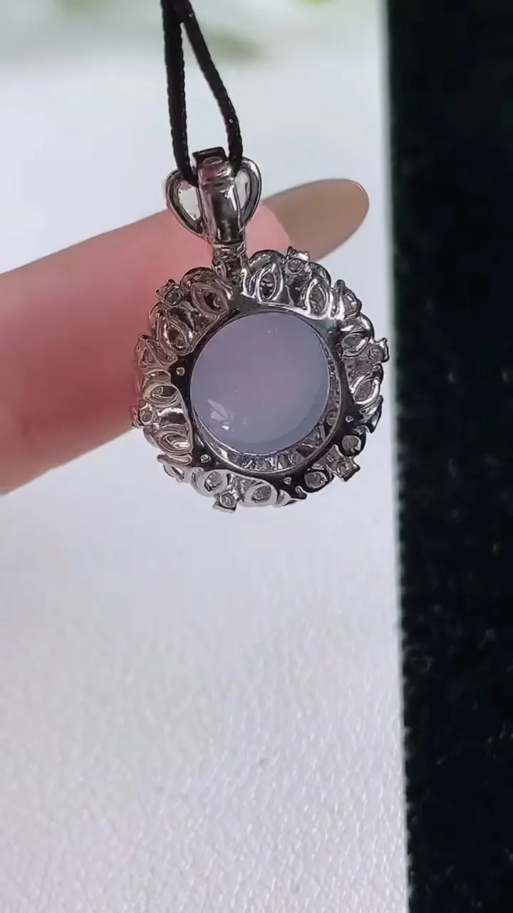 天然A货翡翠种紫罗兰蛋面吊坠，尺寸23-16-11裸石9.7-8.8，重量:4.19g
11月6日