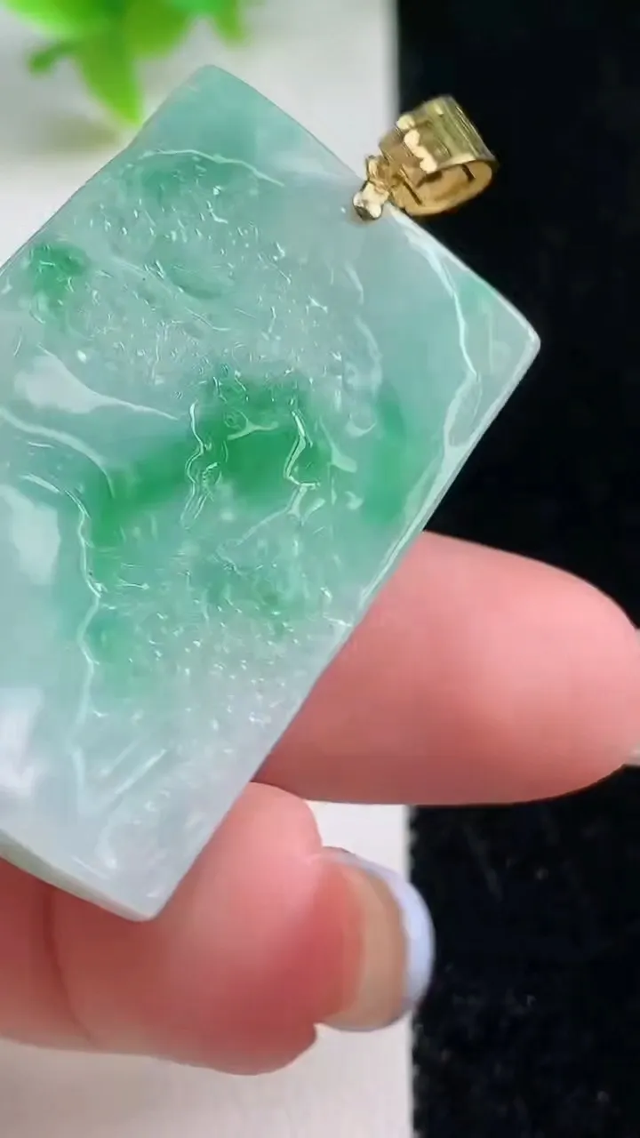 天然A货翡翠山水牌吊坠，尺寸38.7-24.7-11，重量:26.62g
11月6日