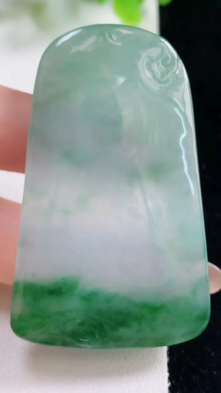 天然A货翡翠观音菩萨吊坠，尺寸58.9-36.2-5.3，重量:23.47g
11月6日