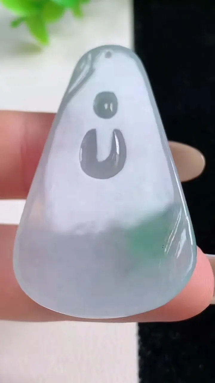 天然A货翡翠大势至观音菩萨吊坠，尺寸46.2-27.5-4，重量:11.38g
11月6日