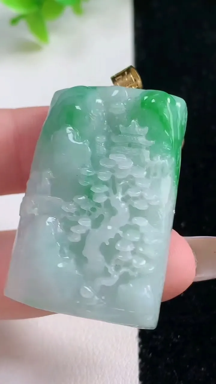 天然A货翡翠山水牌吊坠，尺寸38.7-24.7-11，重量:26.62g
11月6日