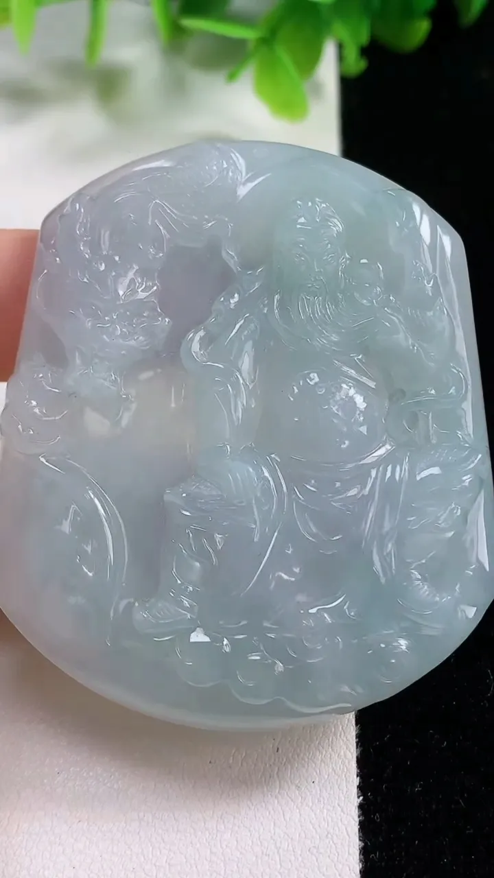 天然A货翡翠关公吊坠，尺寸58.5-50-6.2，重量:38.15g
11月6日