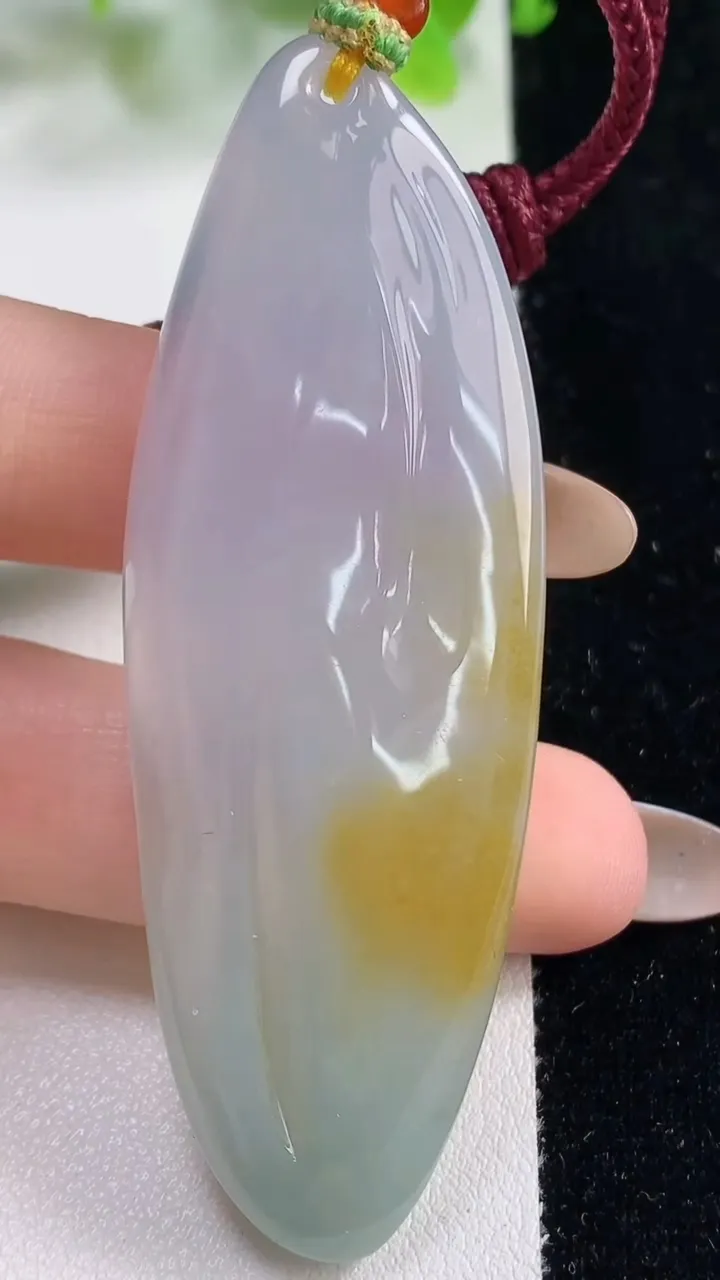 天然A货翡翠阿弥陀佛吊坠，尺寸69.7-24.7-7.3，重量:30.32g
11月6日