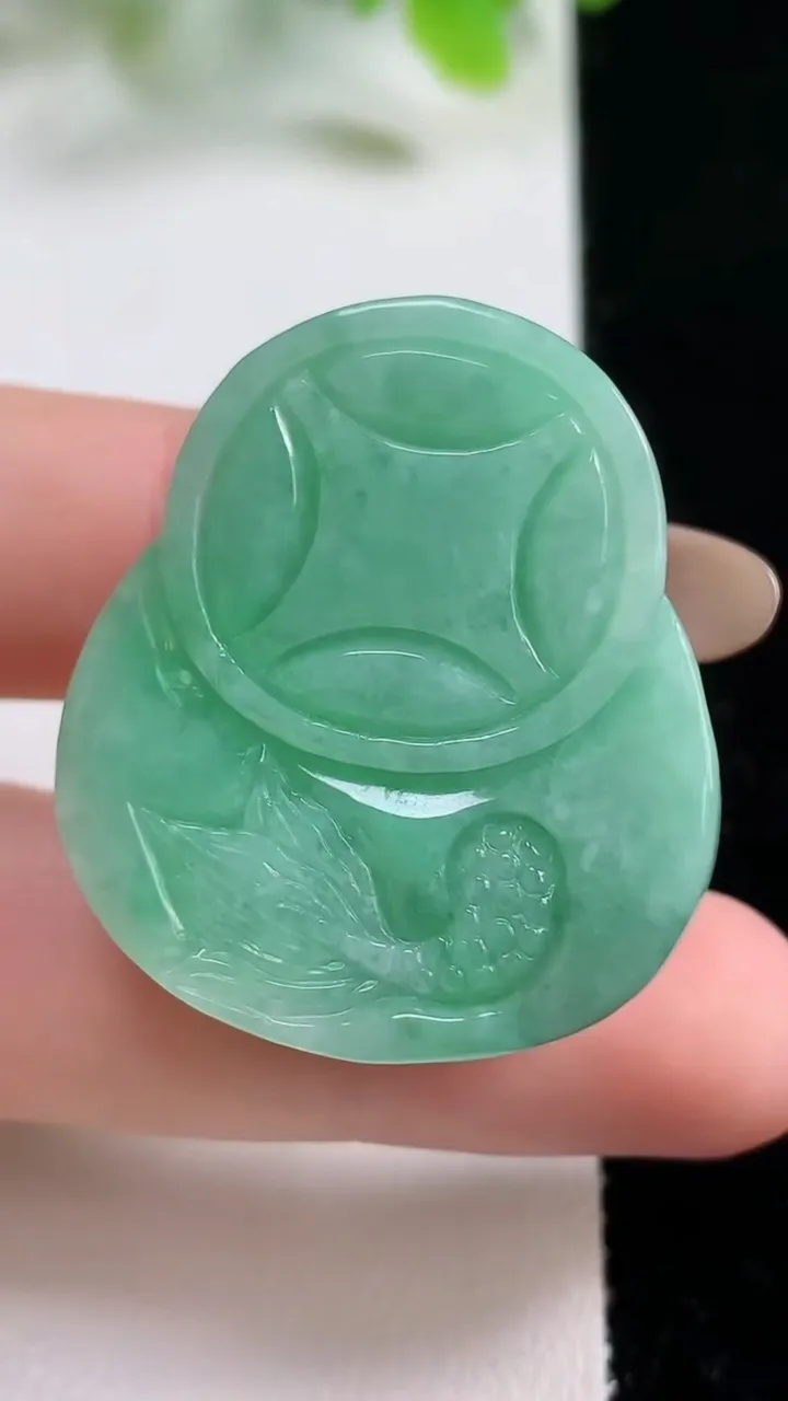 天然A货翡翠财神爷吊坠，尺寸336-29.4-10.9，重量:19.31g
11月6日