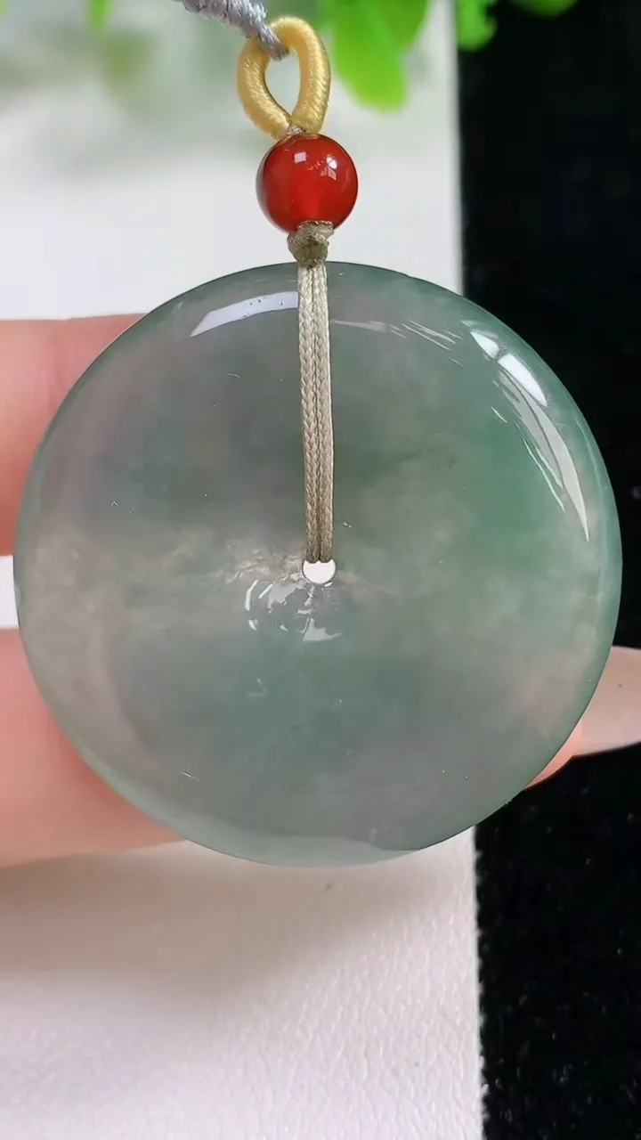 天然A货翡翠平安扣吊坠，尺寸37.5-6.1，重量:18.55g
11月6日