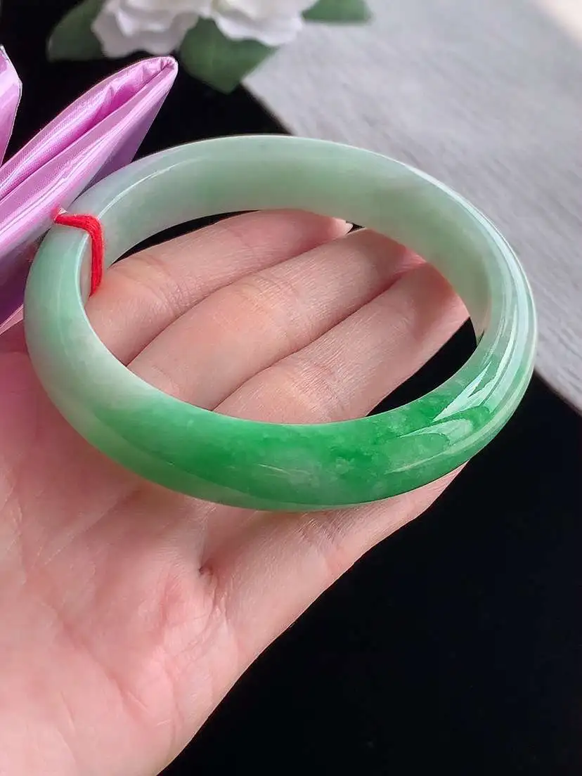 a货翡翠老坑冰种飘绿正装正圈手镯61-62大圈口  尺寸61.8×12.8×8mm 1105