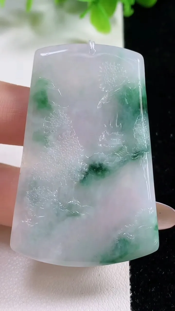 天然A货翡翠山水牌吊坠，尺寸54.8-33.8-4.，重量:23.10g
11月6日