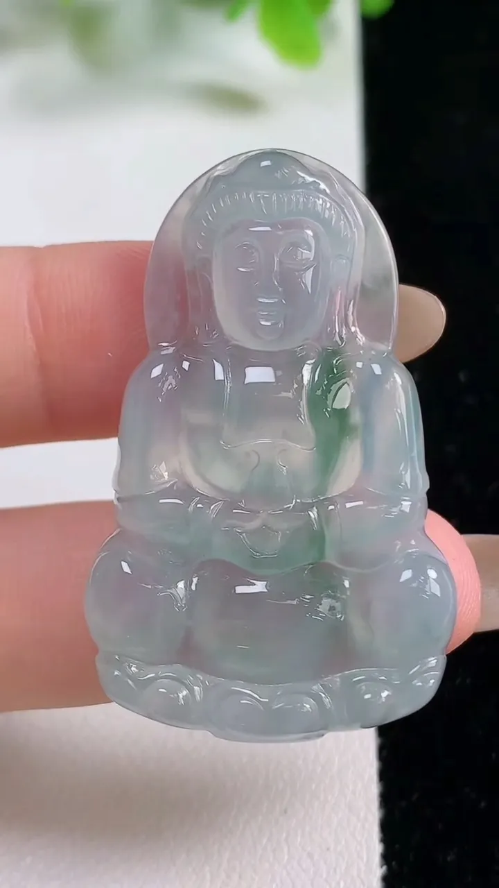 天然A货翡翠冰种飘花正装观音菩萨吊坠，尺寸43-26.6-5.6，重量:11.15g
11月6日