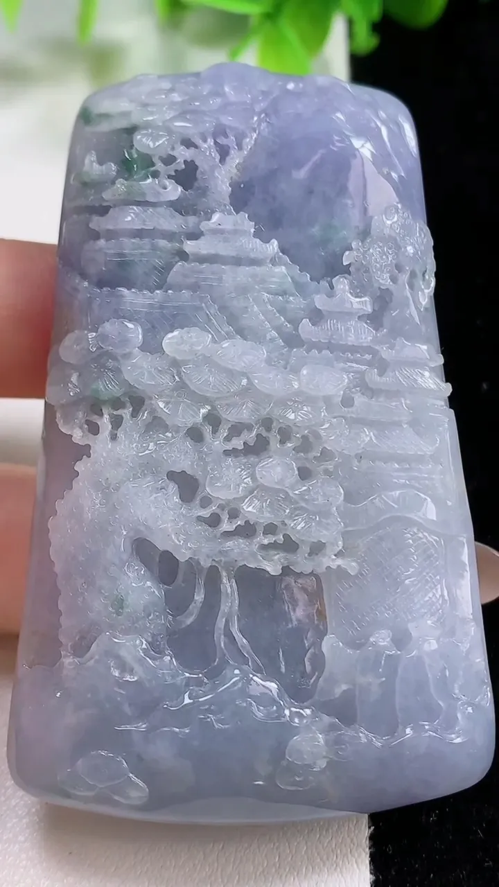 天然A货翡翠牌吊坠，尺寸69.6-40.6-11.7，重量:72.93g
11月6日