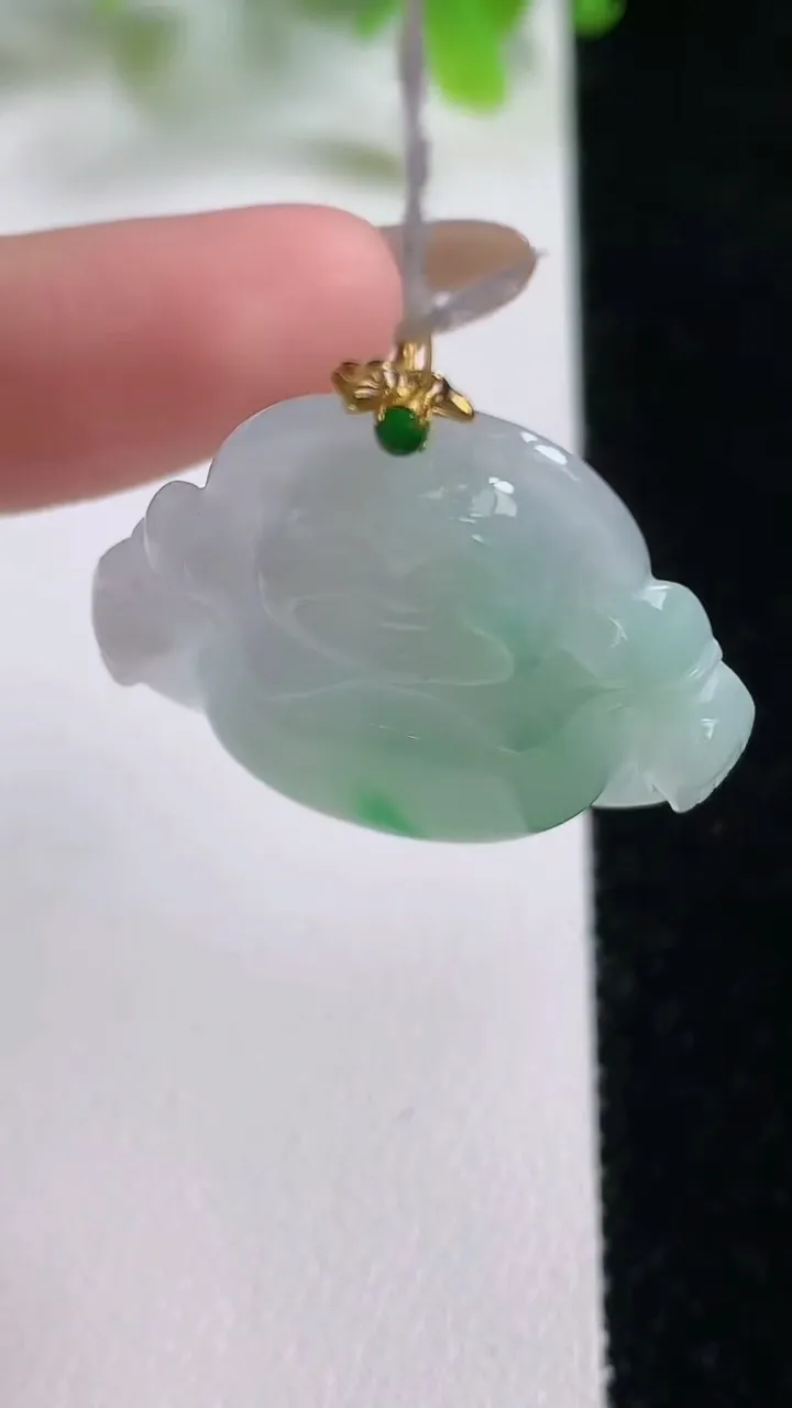 天然A货翡翠佛公吊坠，尺寸27-29.4-6.5，重量:7.59g
11月6日