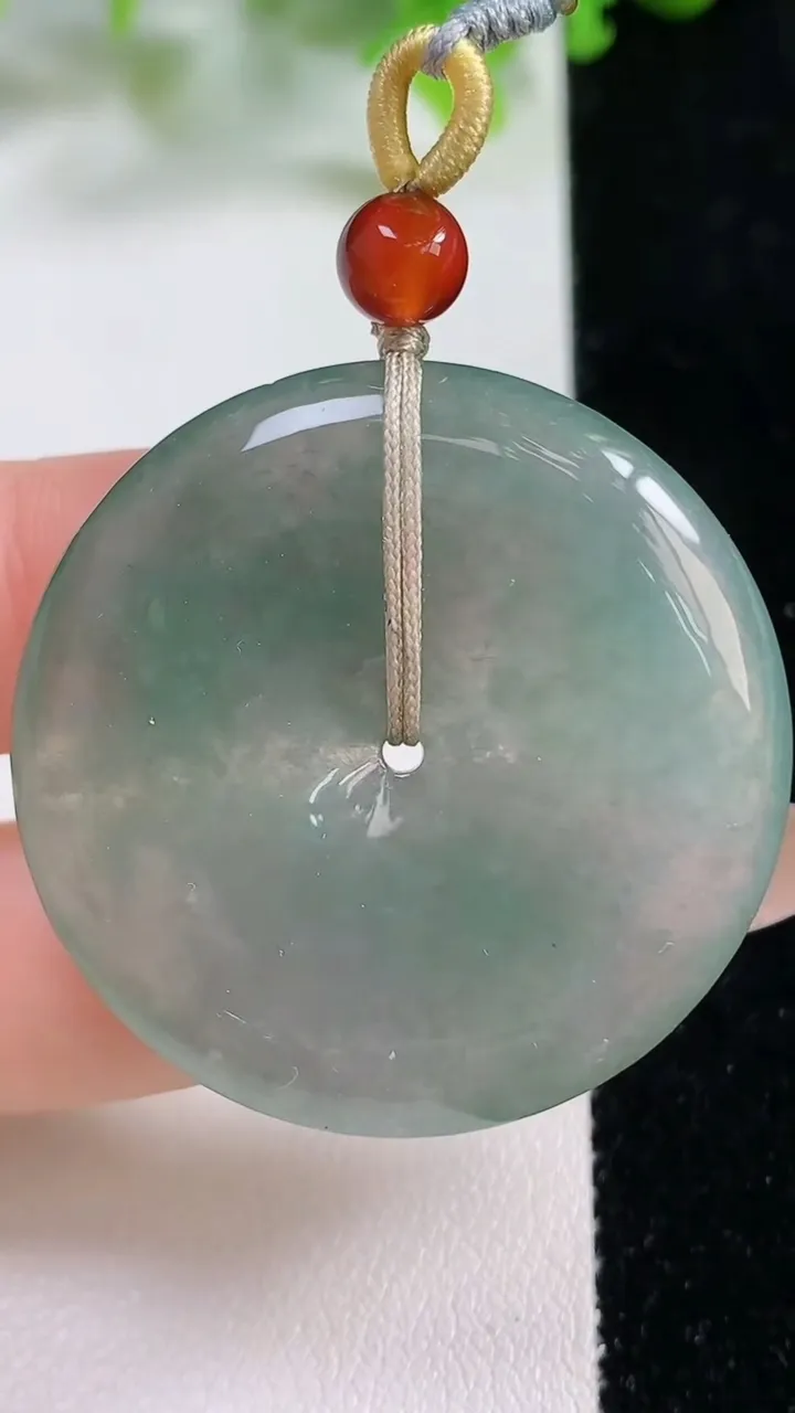 天然A货翡翠平安扣吊坠，尺寸37.5-6.1，重量:18.55g
11月6日