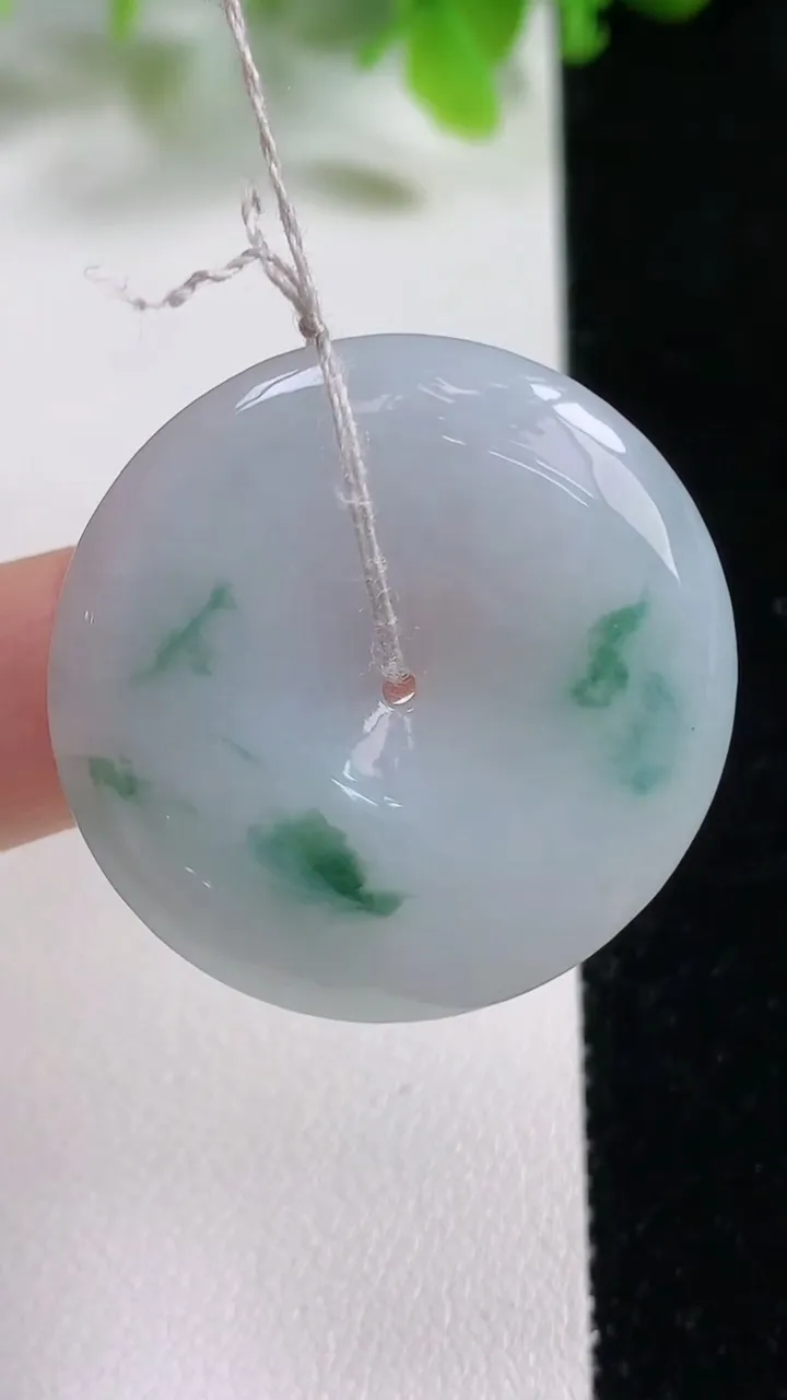 天然A货翡翠冰种飘花平安扣吊坠，尺寸31.3-5.7，重量:11.86g
11月6日