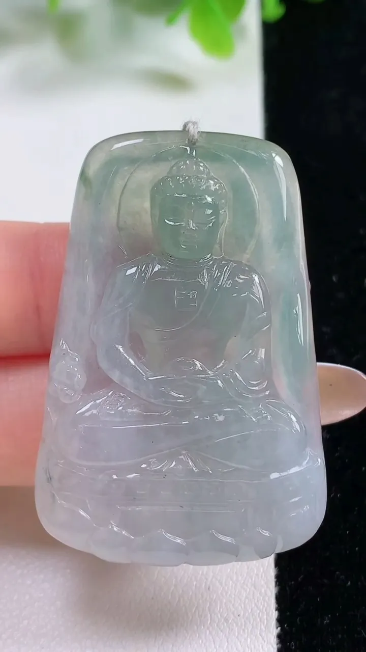 天然A货翡翠大日如来吊坠，尺寸47.2-31.8-6.1，重量:19.37g
11月6日