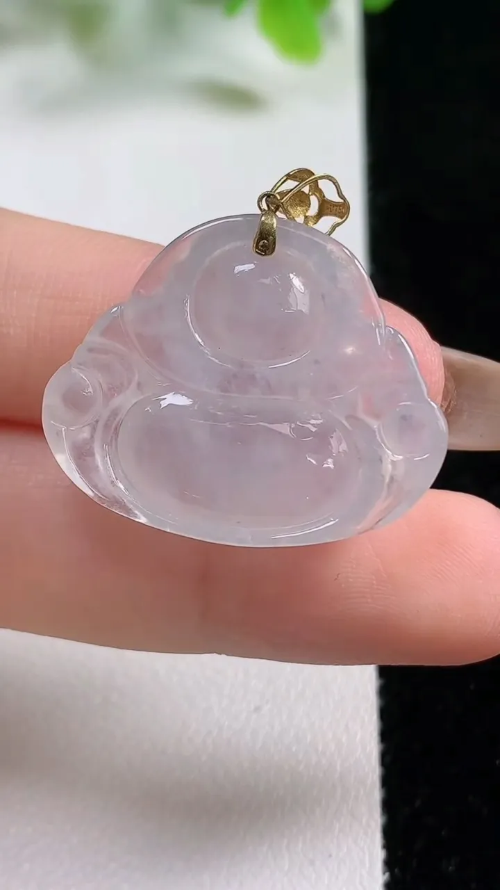 天然A货翡翠种白冰佛公吊坠，尺寸23-28-5.5，重量:5.22g
11月6日