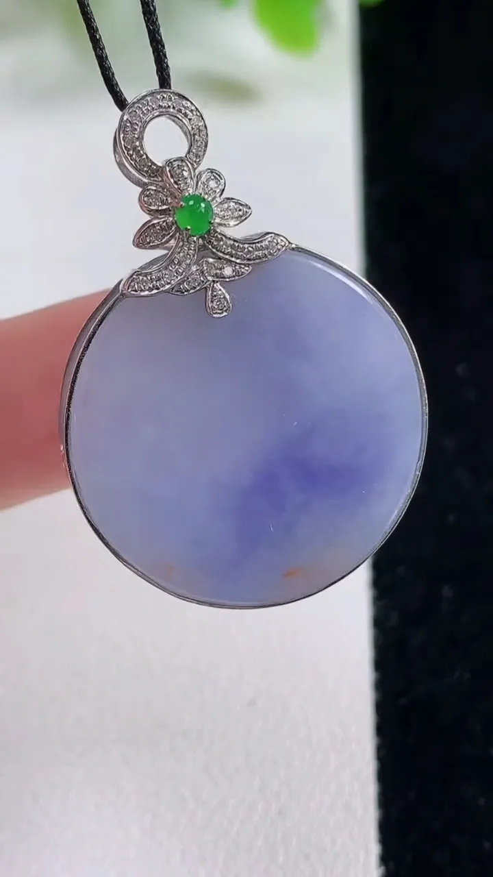 天然A货翡翠种紫罗兰无事牌吊坠，尺寸24.2-6.2，重量:10.59g
11月6日