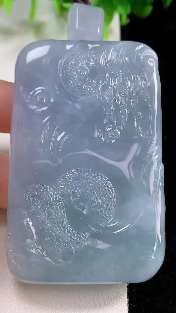 天然A货翡翠种紫罗兰龙牌吊坠，尺寸68-41.7-11.6，重量:85.58g
11月6日