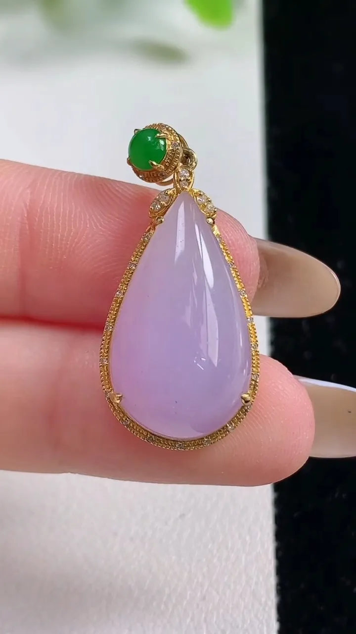 天然A货翡翠种紫罗兰水滴吊坠，尺寸31.3-14.6-8裸石头22.3-12.8，重量:4.44g
