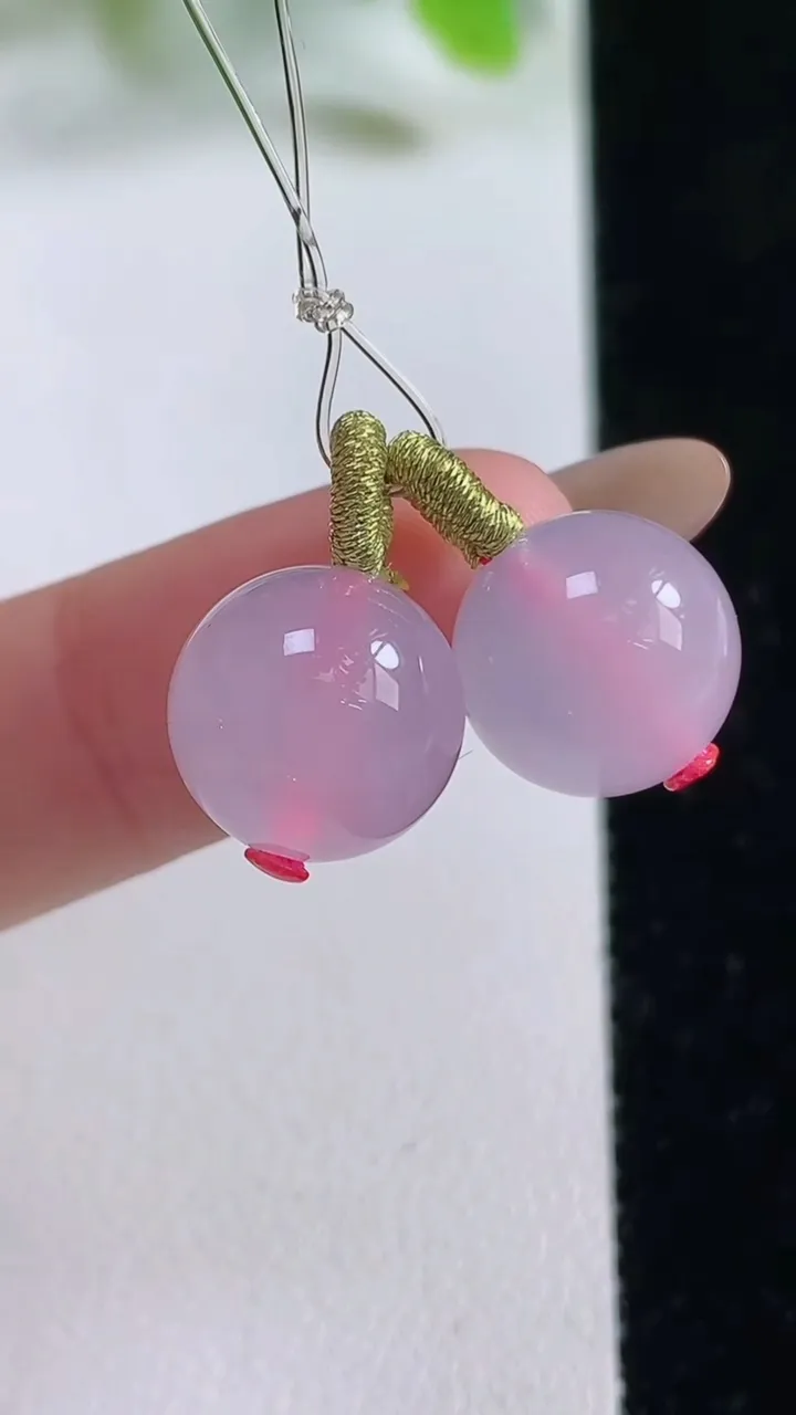 天然A货翡翠冰种粉紫罗兰圆珠吊坠一对，尺寸11.3，重量:5.32g
11月6日