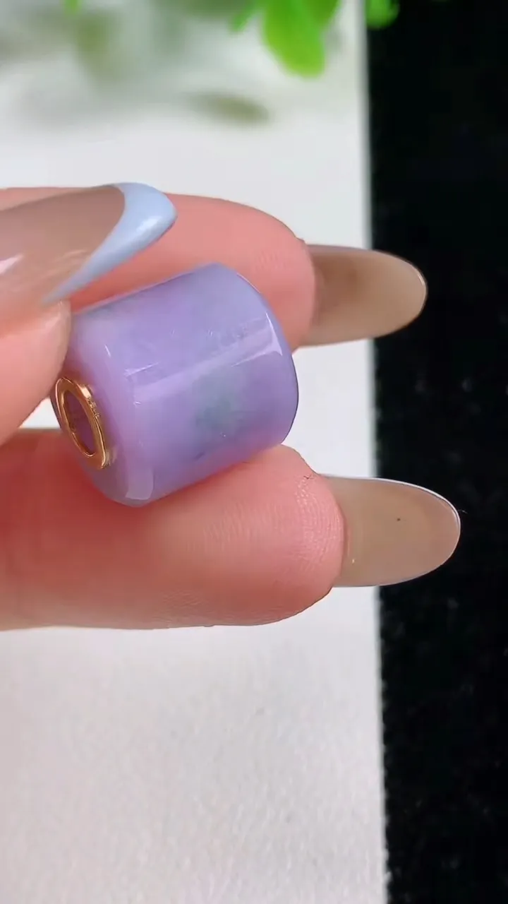 天然A货翡翠种紫罗兰 飘花路路通吊坠，尺寸13.3-13.3，重量:5.30g
11月6日