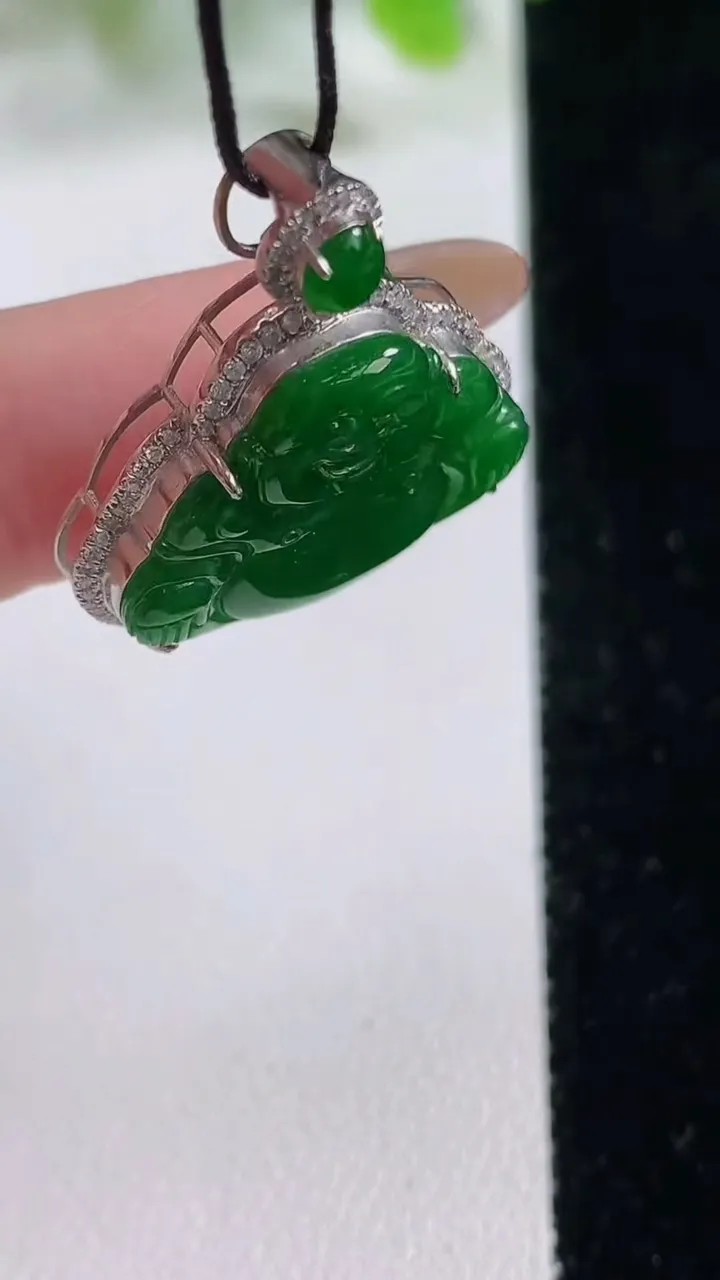 天然A货翡翠佛公吊坠，尺寸27.3-24-6.2裸石15-21.7，重量:4.38g
11月6日
