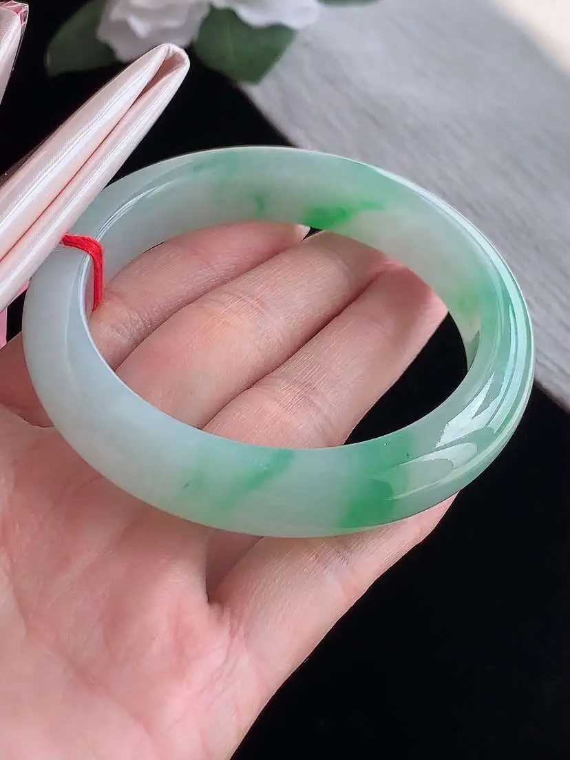 a货翡翠老坑冰种飘绿正装正圈手镯56-57圈口  尺寸56.8×12.3×8.5mm 1105