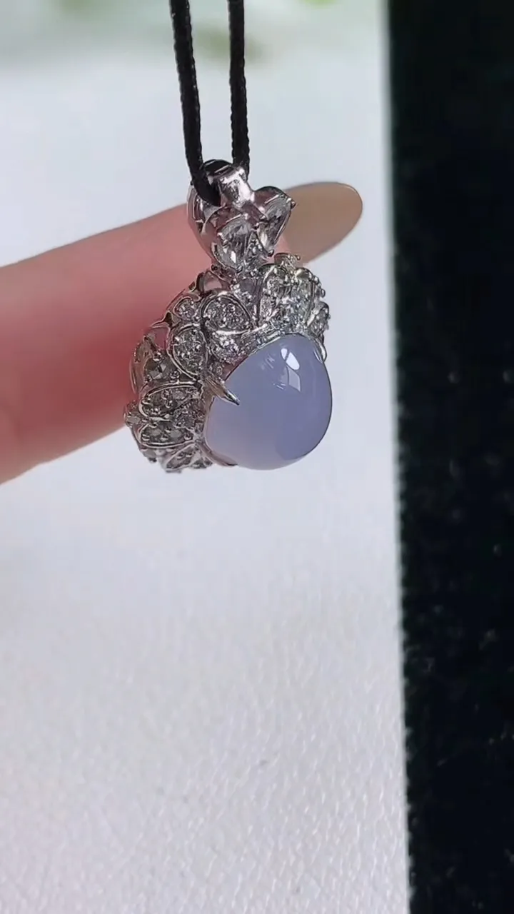 天然A货翡翠种紫罗兰蛋面吊坠，尺寸23-16-11裸石9.7-8.8，重量:4.19g
11月6日