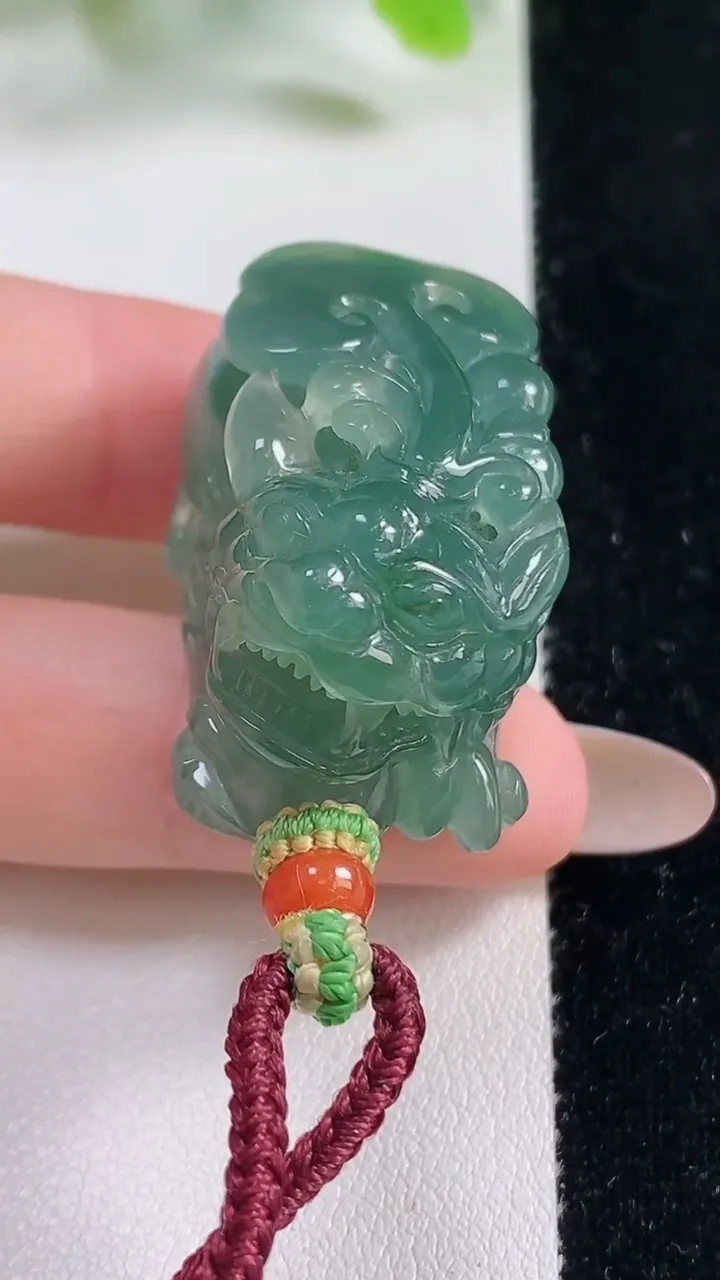 天然A货翡翠貔貅吊坠，尺寸36-19.8-20.5，重量:35.84g
11月6日