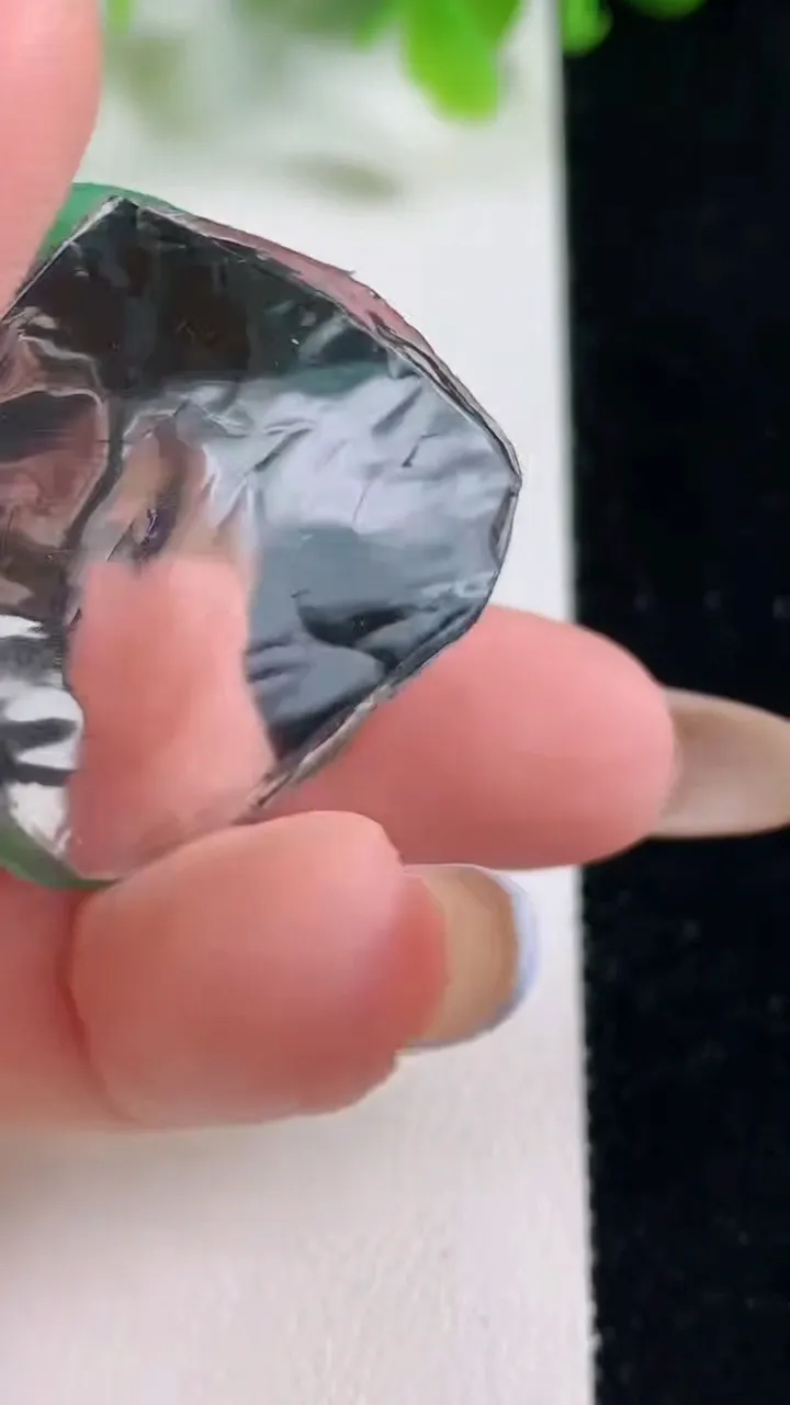 天然A货翡翠佛公镶嵌件，尺寸27.8-34.8-6.4，重量:9.30g
11月6日