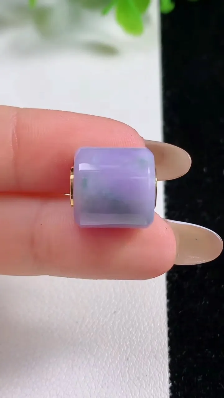 天然A货翡翠种紫罗兰 飘花路路通吊坠，尺寸13.3-13.3，重量:5.30g
11月6日