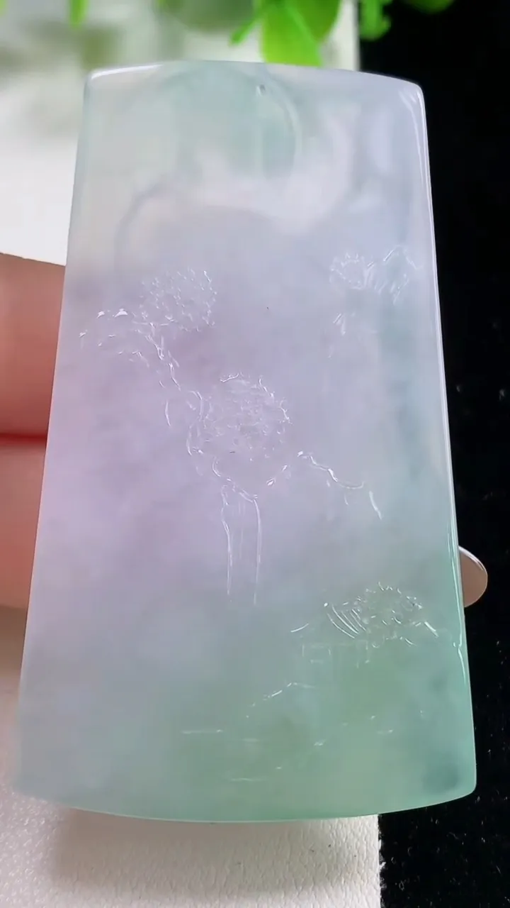 天然A货翡翠山水大势至观音菩萨吊坠，尺寸63.5-36.8-5.5，重量:31.98g
11月6日