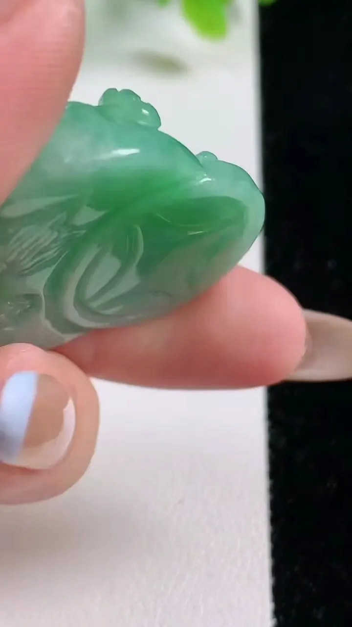 天然A货翡翠财神爷吊坠，尺寸336-29.4-10.9，重量:19.31g
11月6日