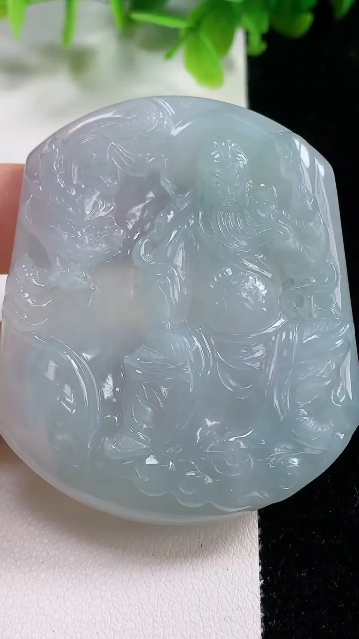 天然A货翡翠关公吊坠，尺寸58.5-50-6.2，重量:38.15g
11月6日