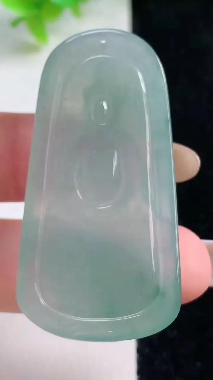 天然A货翡翠冰种飘花观音菩萨吊坠，尺寸48.7-24.8-4.8，重量:12.77g
11月6日