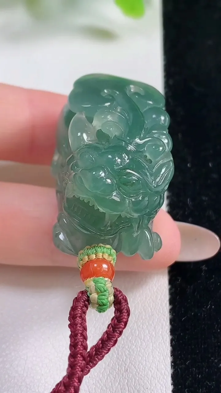 天然A货翡翠貔貅吊坠，尺寸36-19.8-20.5，重量:35.84g
11月6日